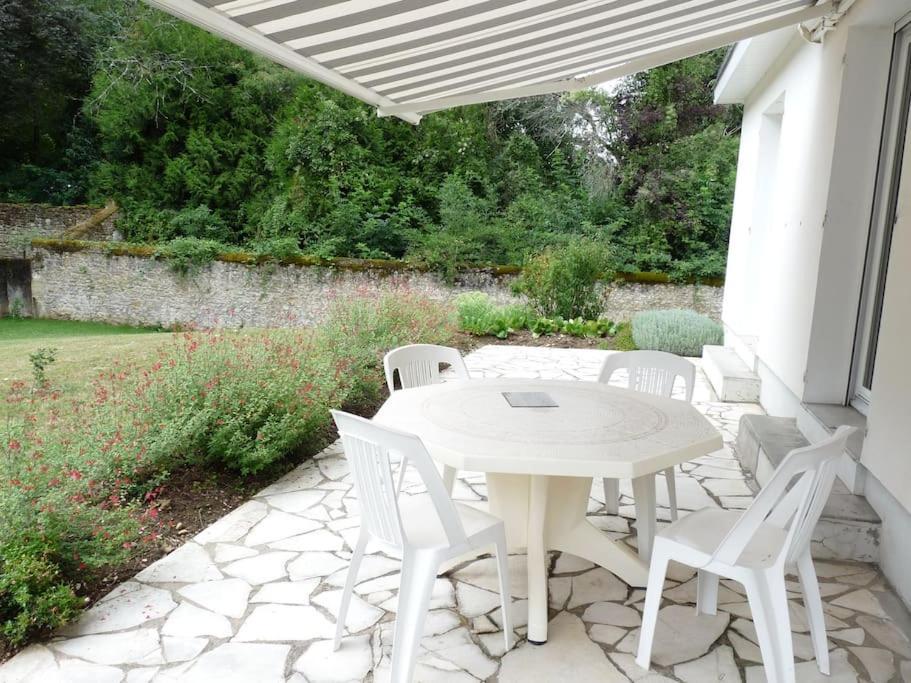 Clos Fleuri : With Amazing Gardens